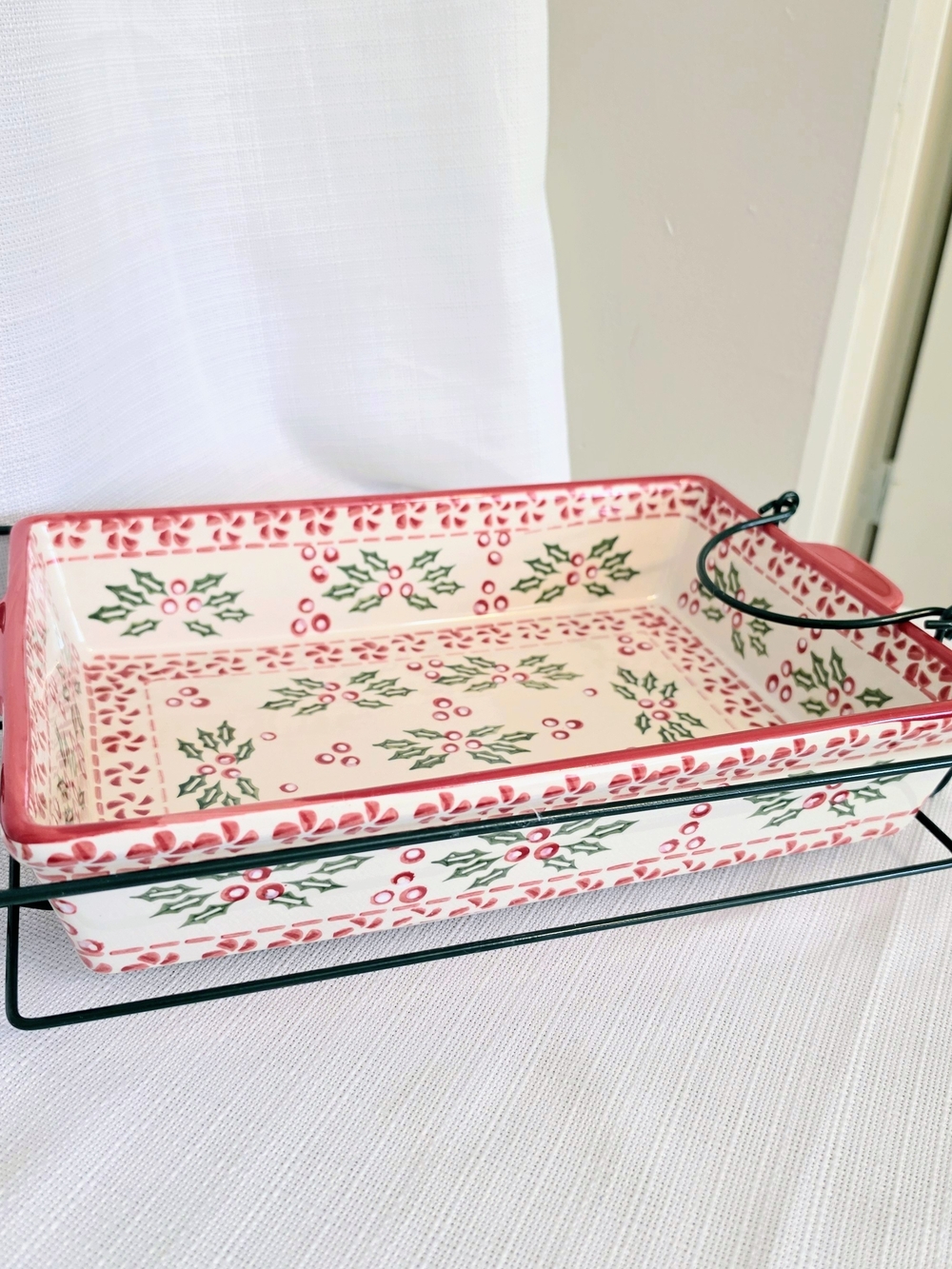 Temptations Peppermint Holly Casserole Dish W Carry Rack 9x13 Christmas Cooking